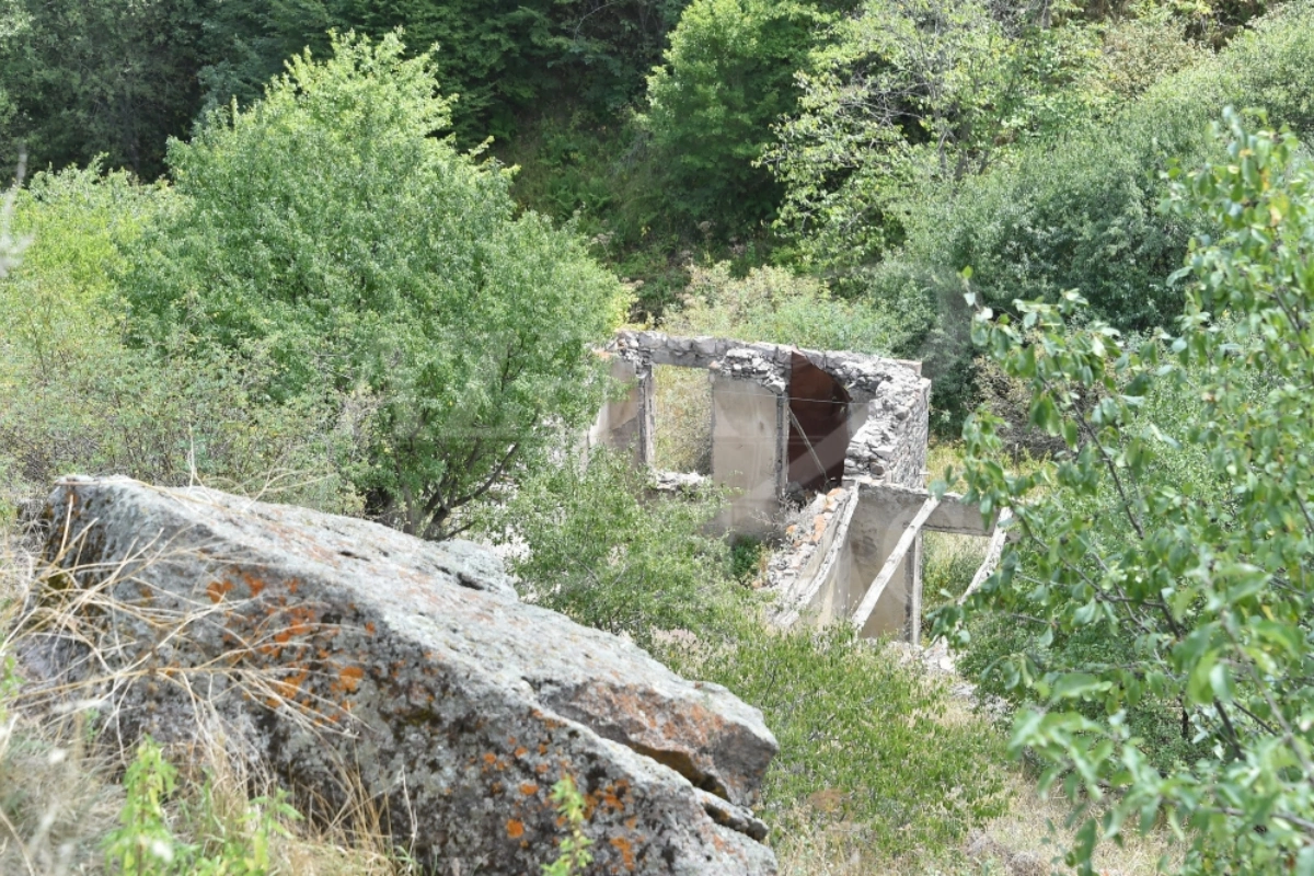 Ermənilərin viran qoyduğu Kəlbəcərin Armudlu kəndindən görüntülər - FOTO